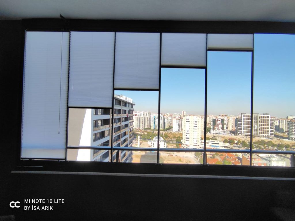 Cam balkon ve panjur sistemleri tamamlanmış uygulama