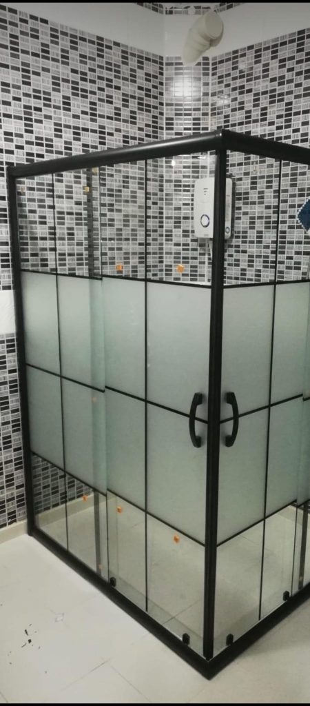 Tamamlanmış duşakabin uygulaması
