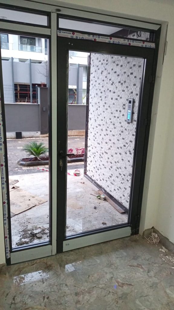 Tamamlanmış cam sistemleri uygulaması
